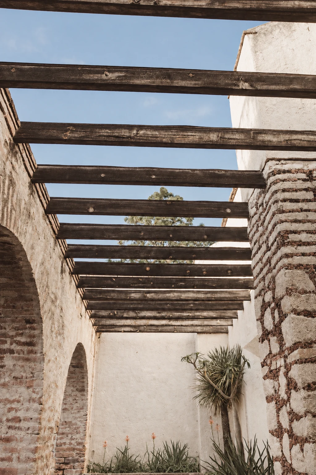 Patio de Hacienda Sepúlveda, fotografía retocada sin personas.